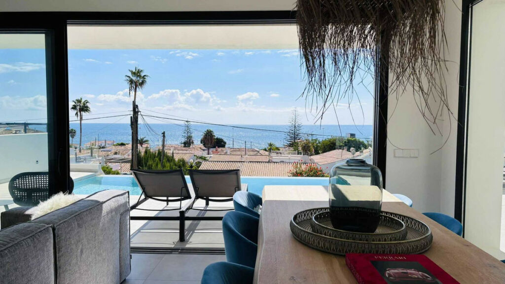 Detached Villa El Chaparral Málaga - image 4