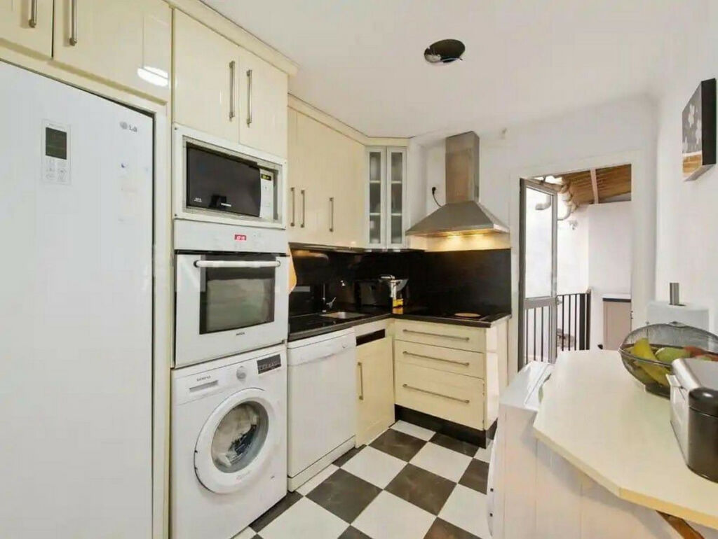 Middle Floor Apartment Estepona Málaga - image 4