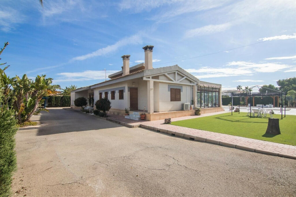 Detached Villa Elche Alicante - image 4