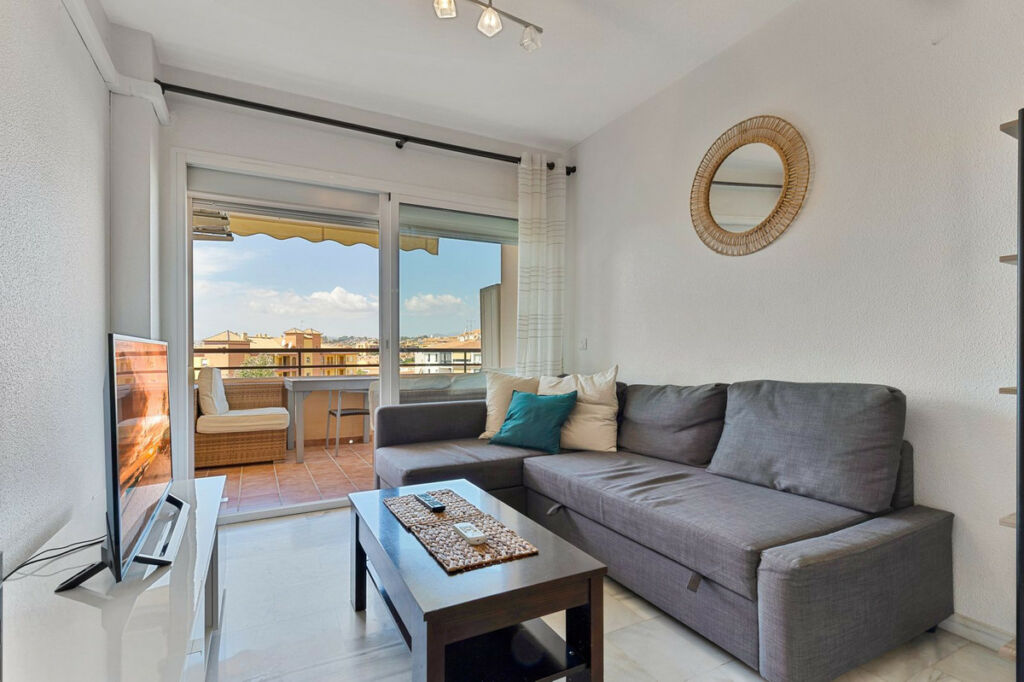 Middle Floor Apartment Fuengirola Málaga - image 4