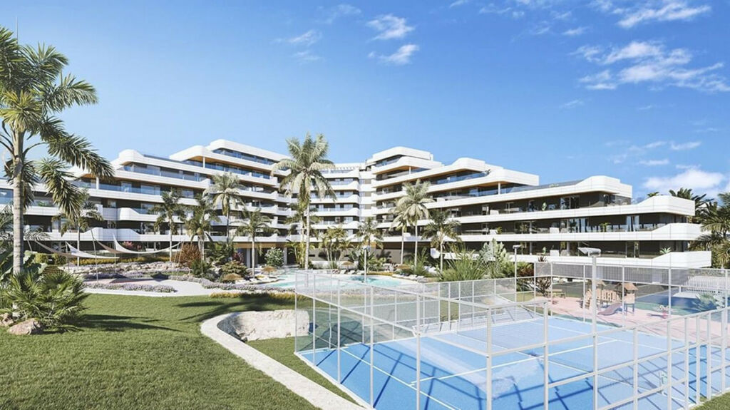 Middle Floor Apartment Estepona Málaga - image 4