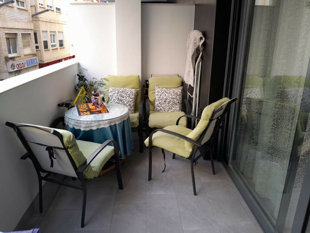 Middle Floor Apartment Torrevieja Alicante - image 4
