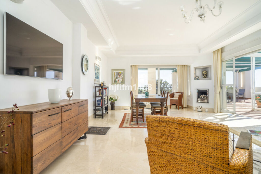 Penthouse Nueva Andalucía Málaga - image 4