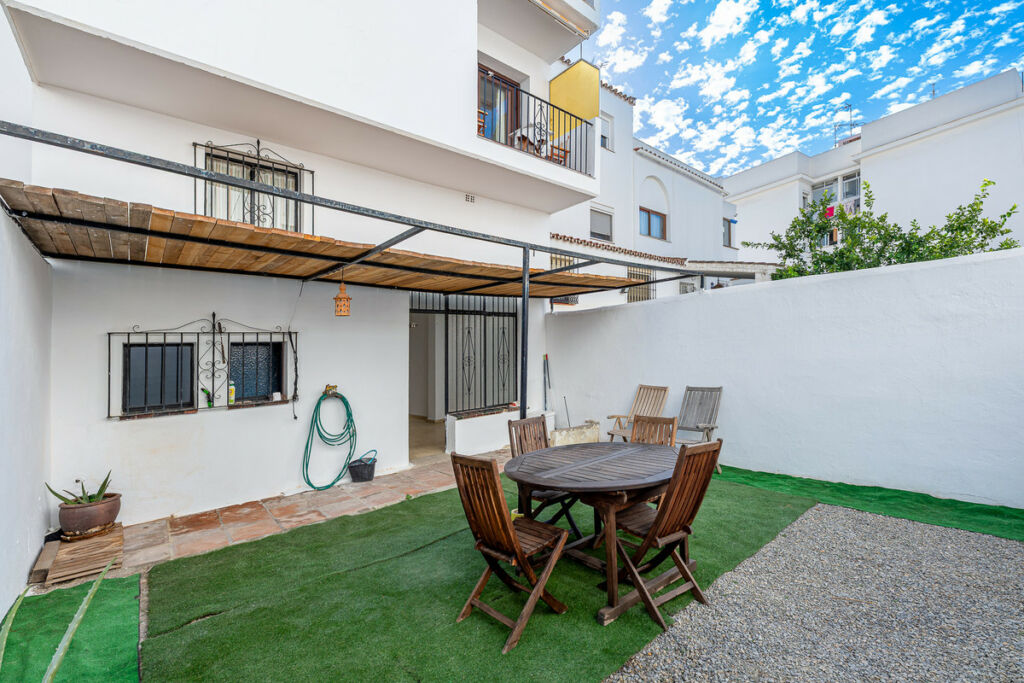 Townhouse Estepona Málaga - image 4