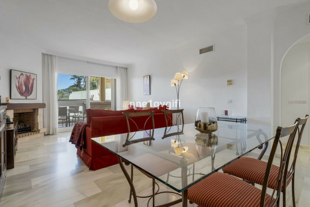 Middle Floor Apartment Calahonda Málaga - image 4
