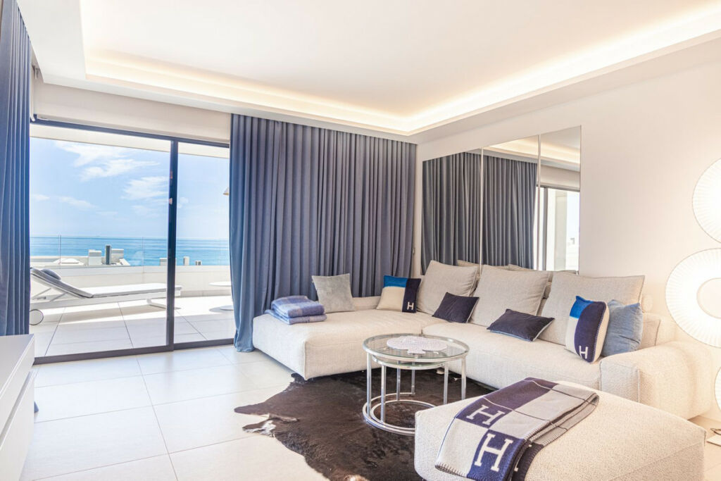 Middle Floor Apartment Estepona Málaga - image 4