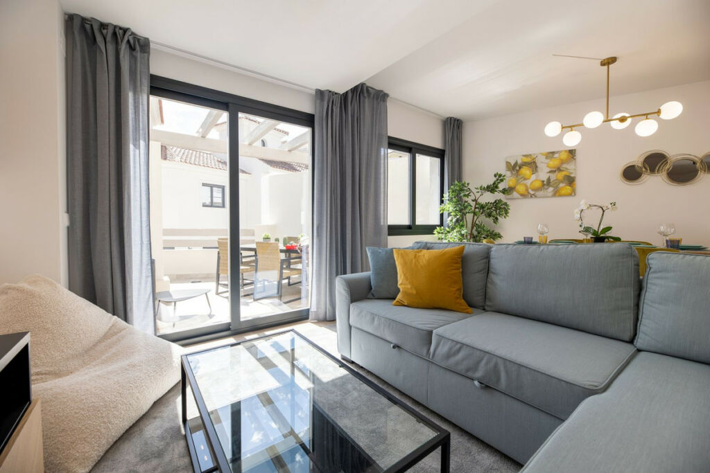 Townhouse New Golden Mile Málaga - image 4