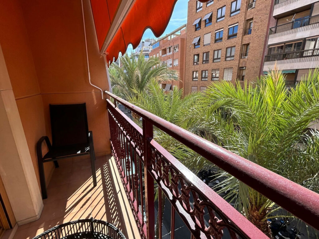 Middle Floor Apartment Alicante City Alicante - image 4