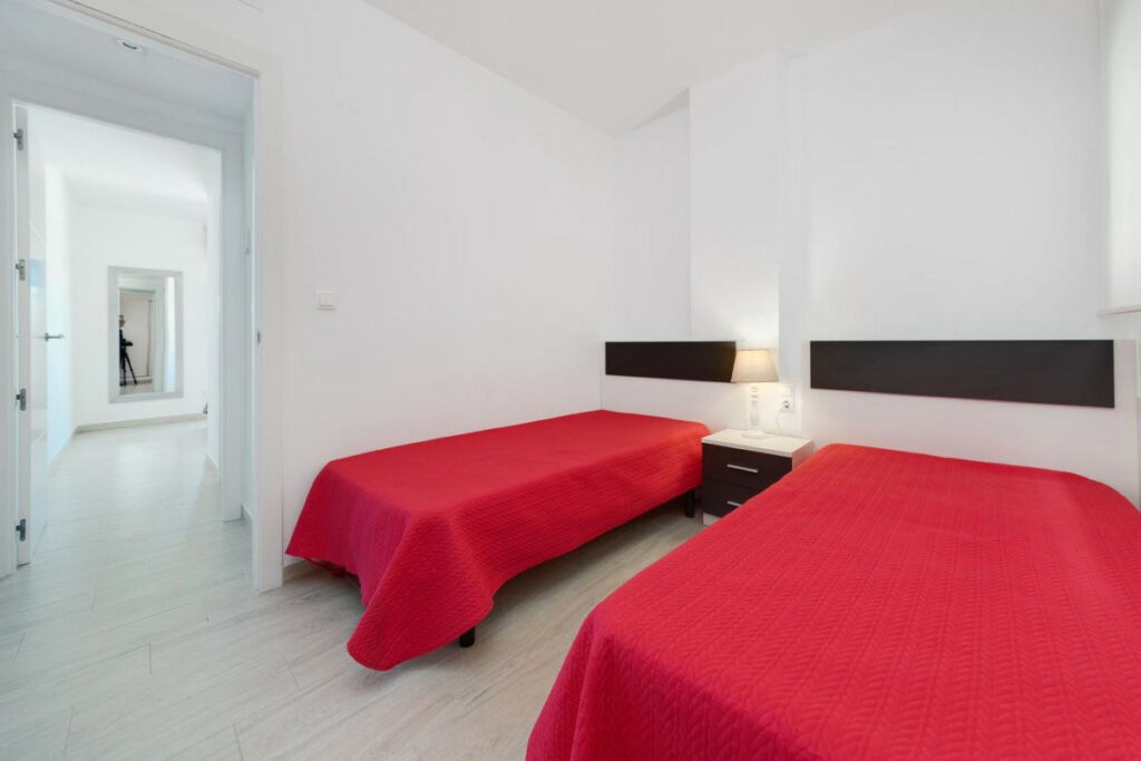 Middle Floor Apartment Torrevieja Alicante - image 4