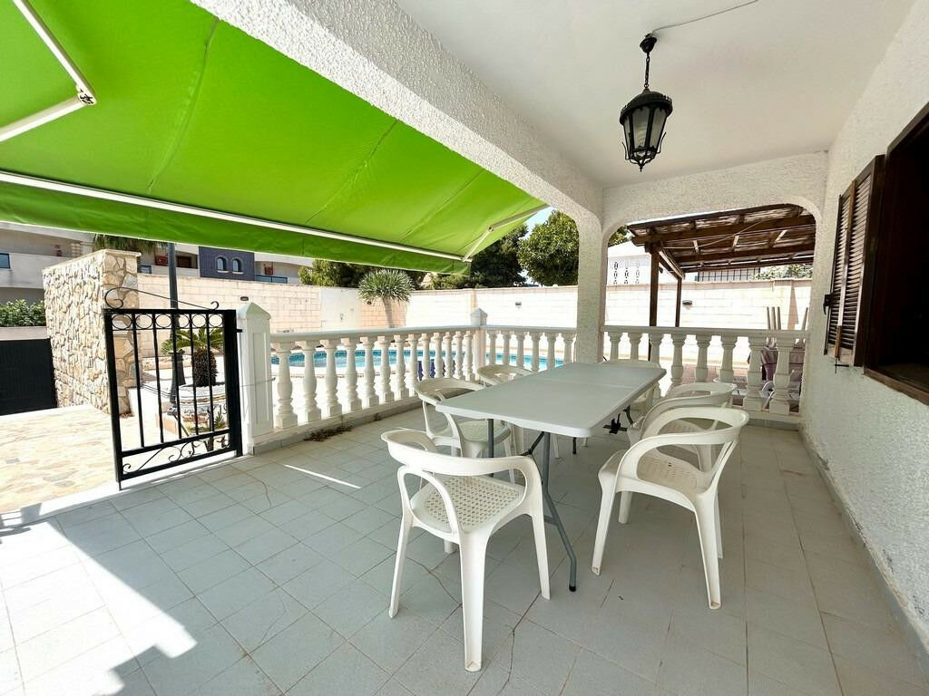 Detached Villa La Zenia Alicante - image 4