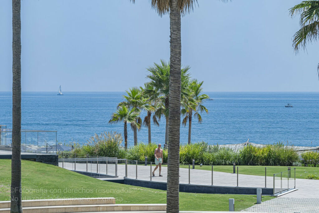 Middle Floor Apartment Estepona Málaga - image 4