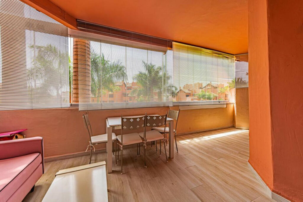 Middle Floor Apartment New Golden Mile Málaga - image 4