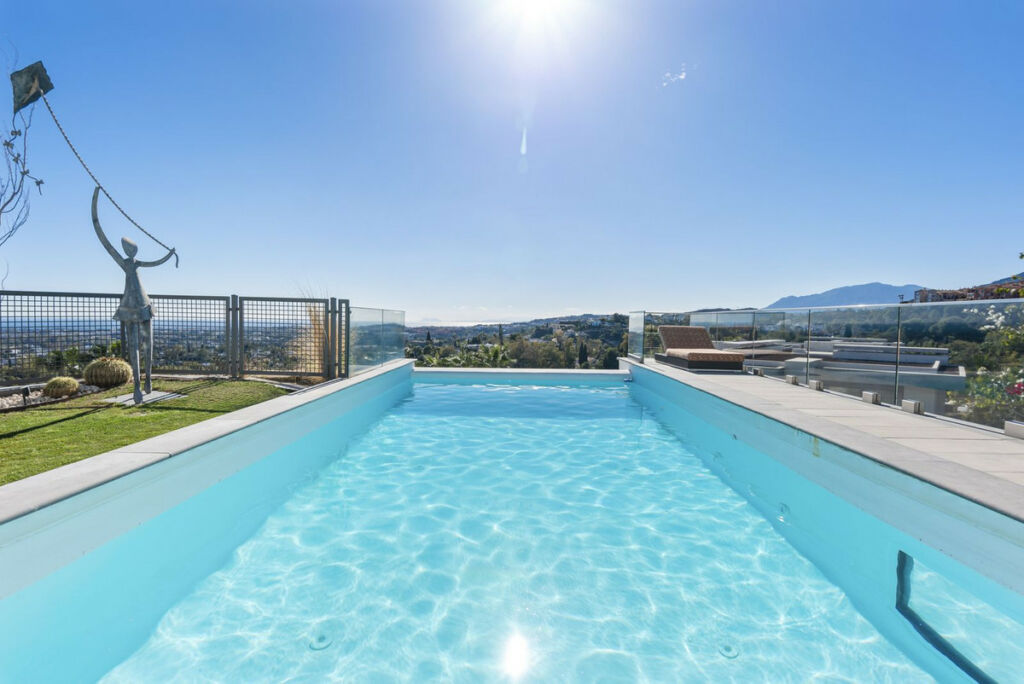 Detached Villa Benahavís Málaga - image 4