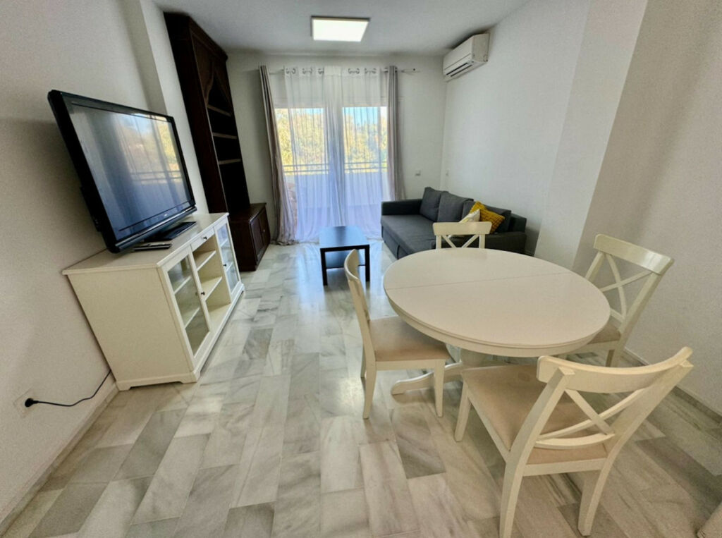 Middle Floor Apartment Guadalmina Baja Málaga - image 4