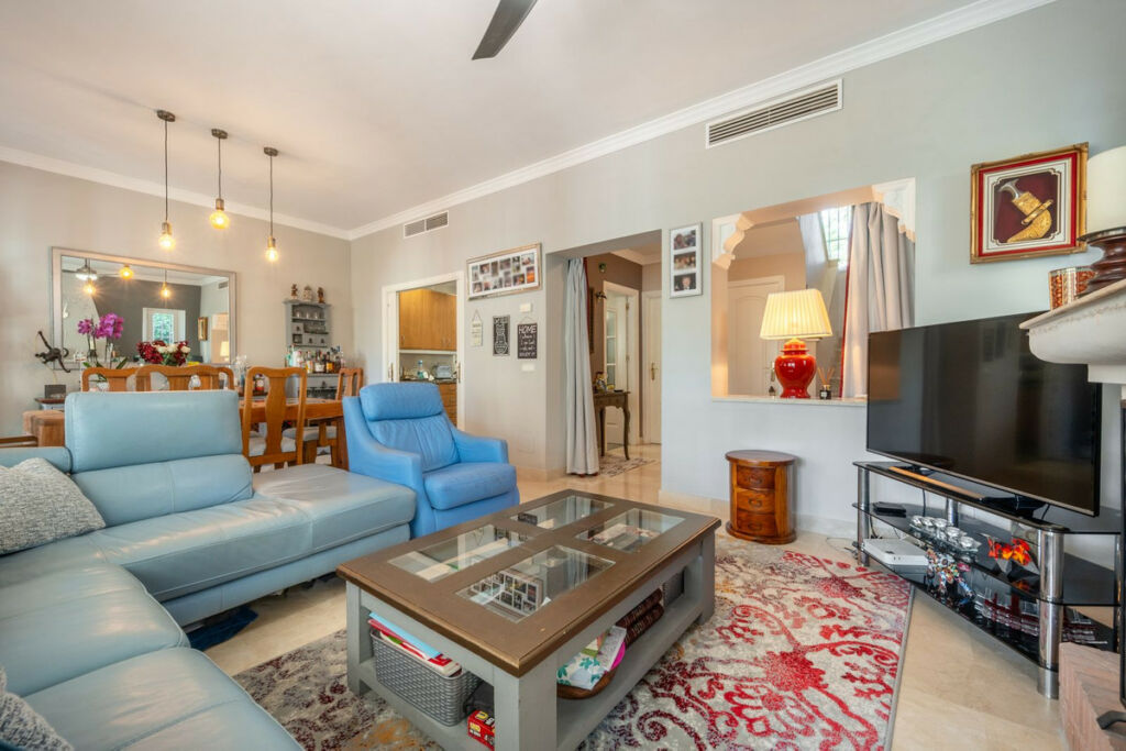 Semi-Detached House Elviria Málaga - image 4