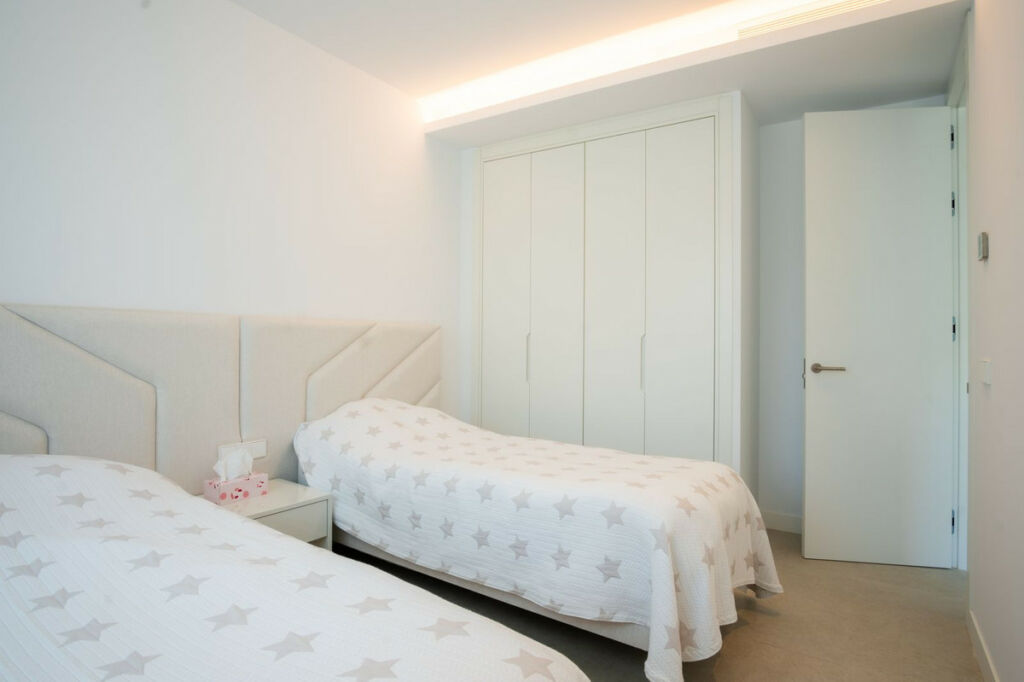Semi-Detached House Elviria Málaga - image 4