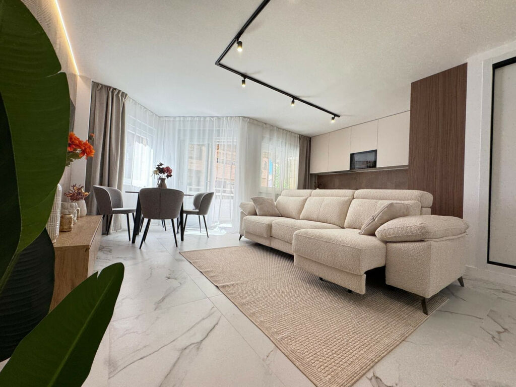 Middle Floor Apartment Torrevieja Alicante - image 4