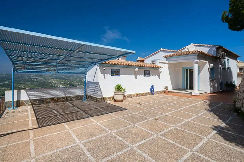 Detached Villa Moraira Alicante - image 4