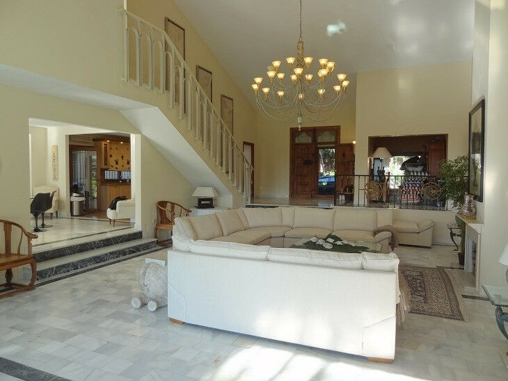 Detached Villa Estepona Málaga - image 4