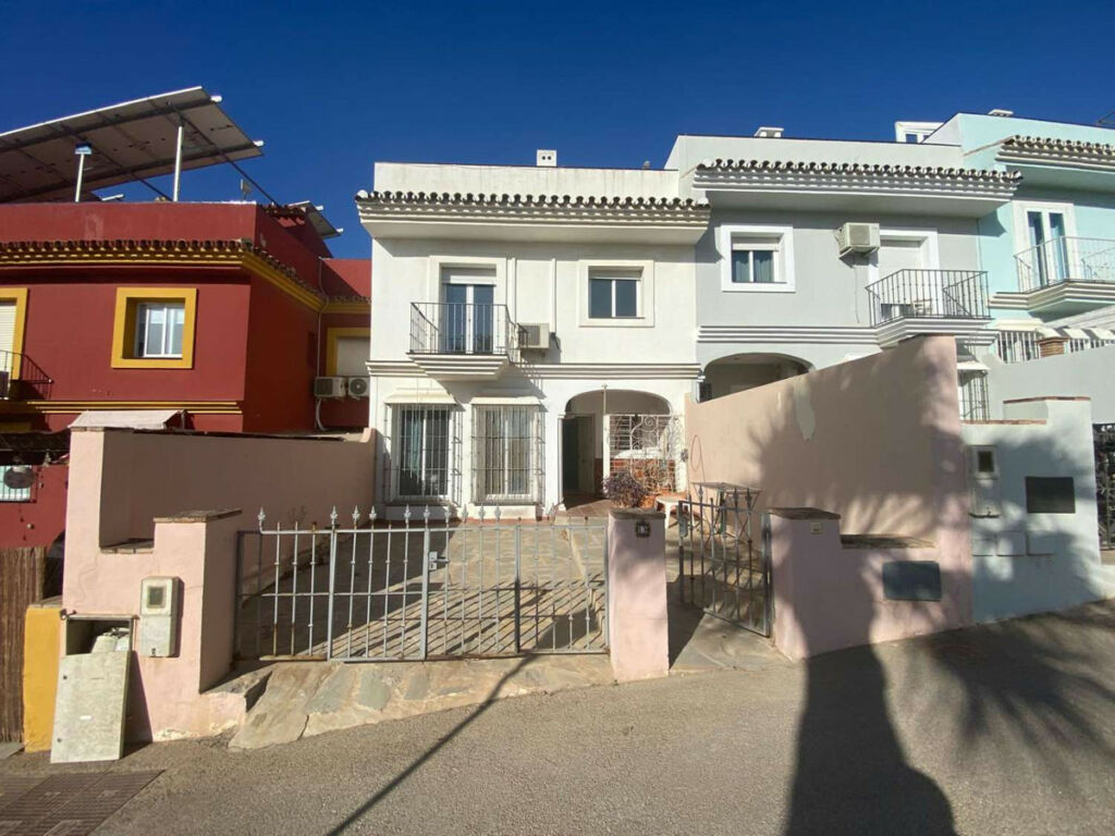 Townhouse Fuengirola Málaga - image 4