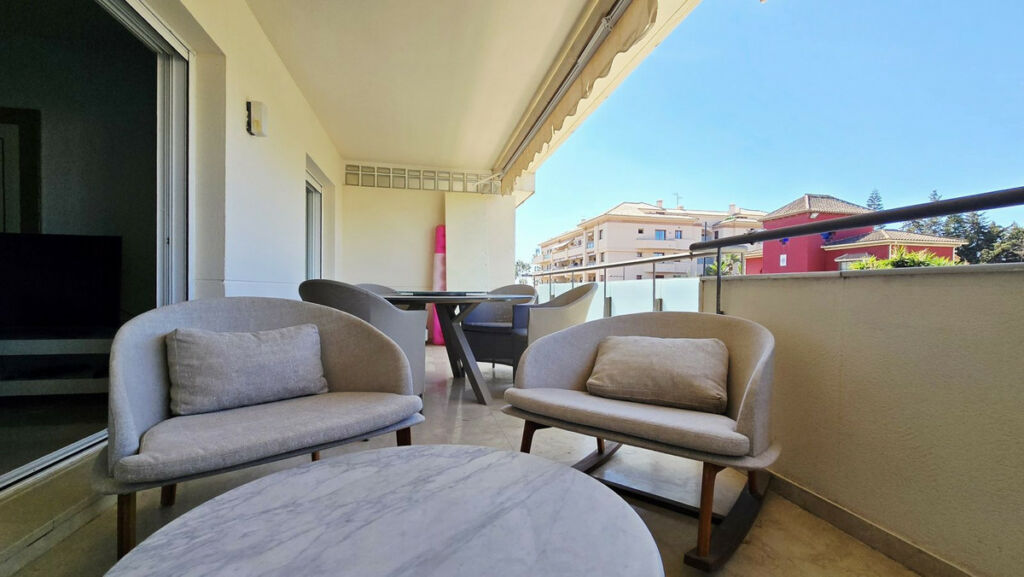 Middle Floor Apartment San Pedro de Alcántara Málaga - image 4