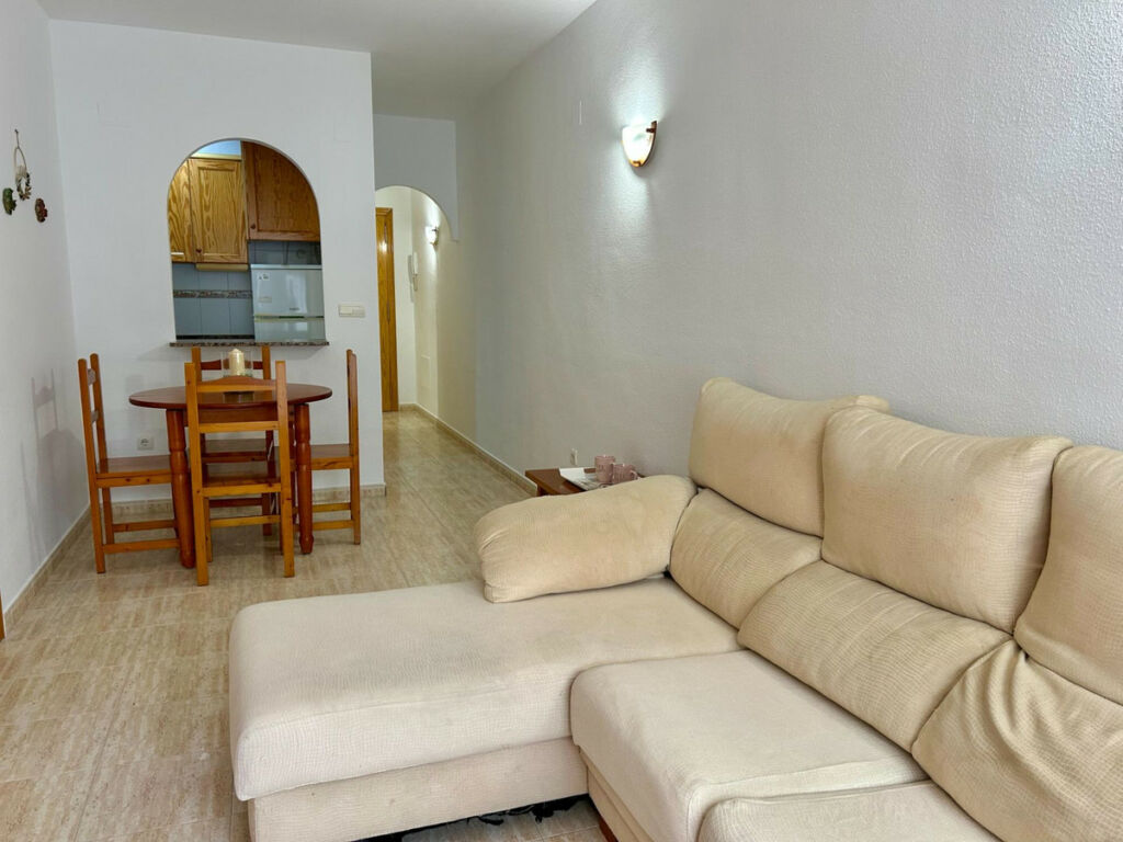 Middle Floor Apartment Torrevieja Alicante - image 4