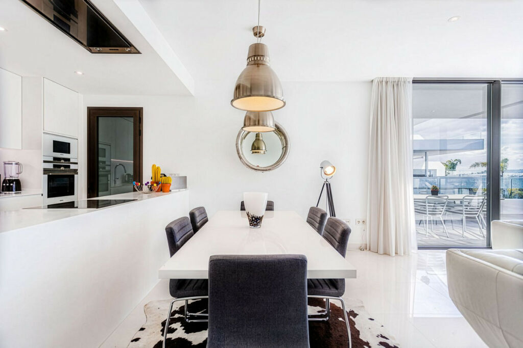Middle Floor Apartment Estepona Málaga - image 7