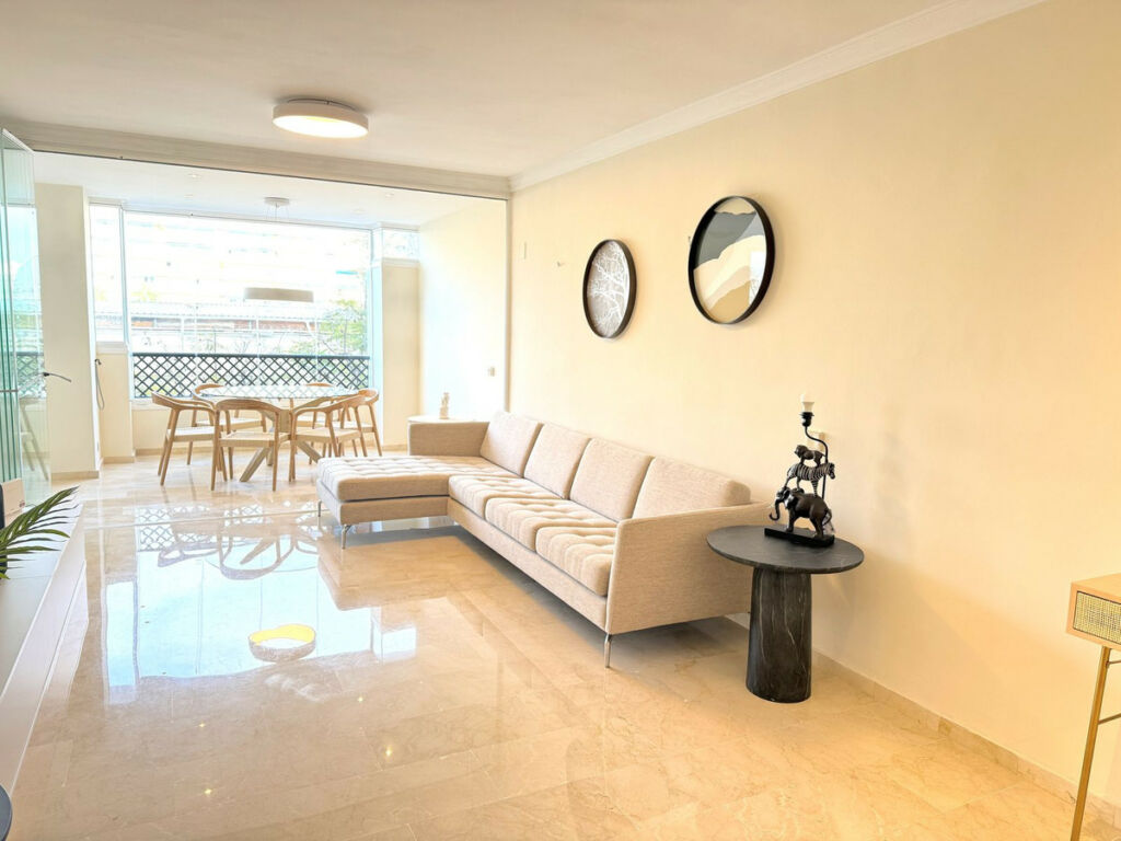 Middle Floor Apartment Puerto Banús Málaga - image 4