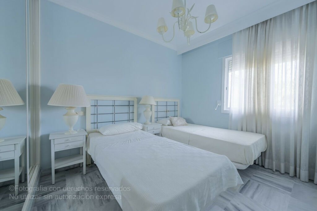 Penthouse Puerto Banús Málaga - image 4