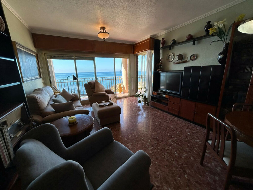 Middle Floor Apartment Torrevieja Alicante - image 4