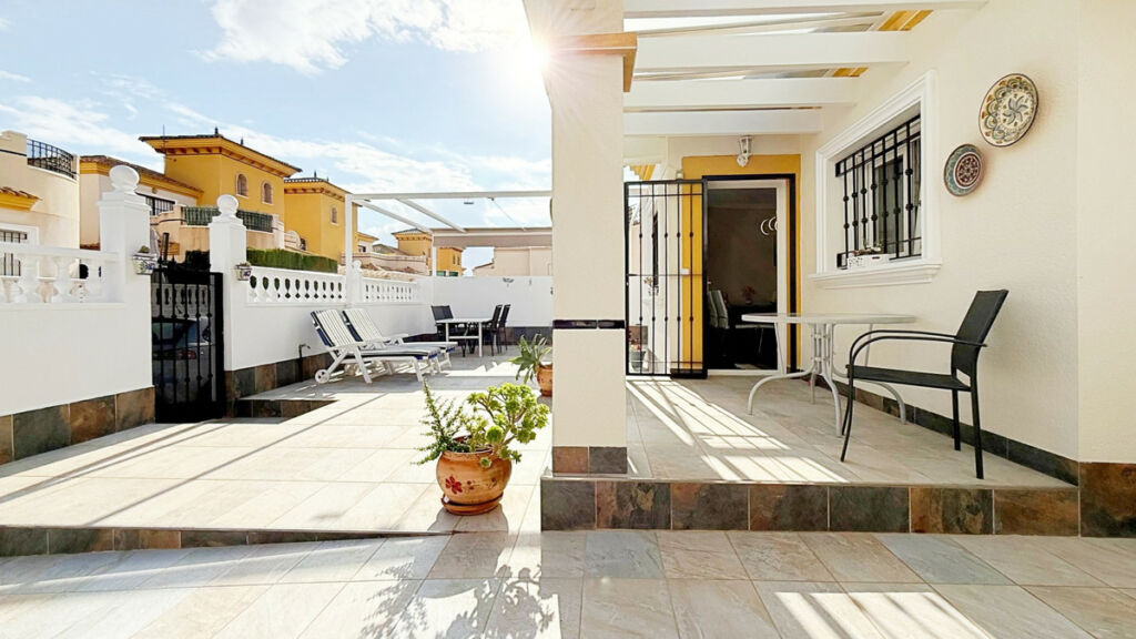 Detached Villa Los Altos Alicante - image 4