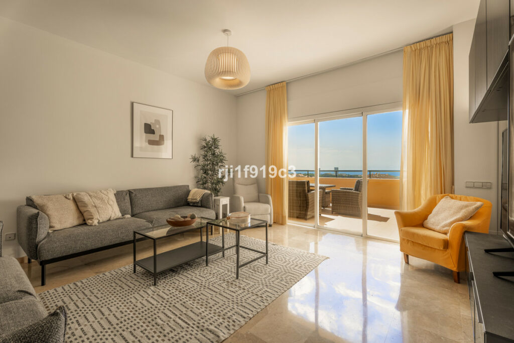 Middle Floor Apartment Elviria Málaga - image 4