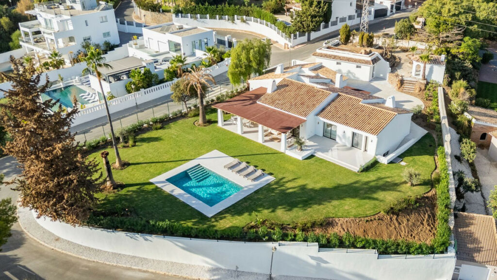 Detached Villa El Rosario Málaga - image 4