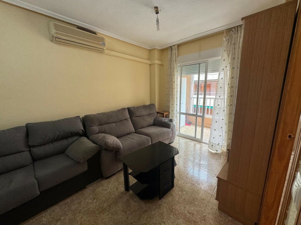 Middle Floor Apartment Torrevieja Alicante - image 4