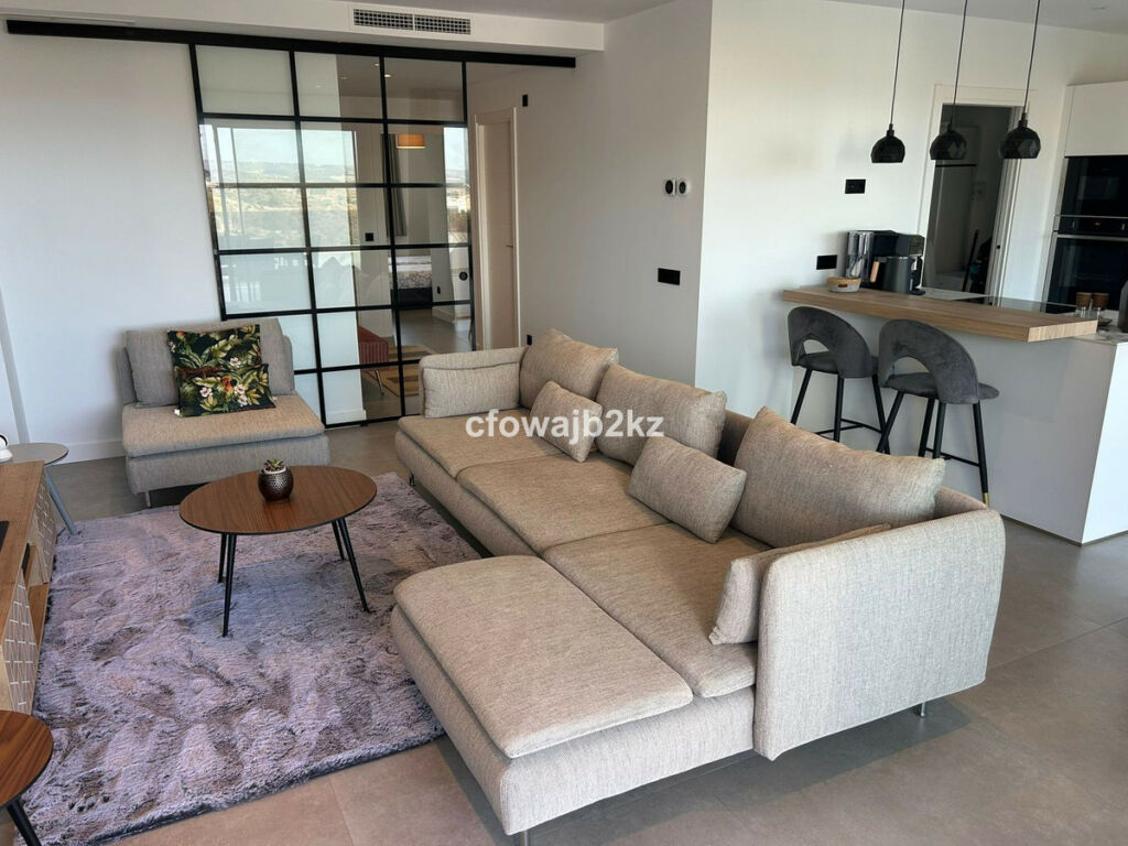 Top Floor Apartment Estepona Málaga - image 4