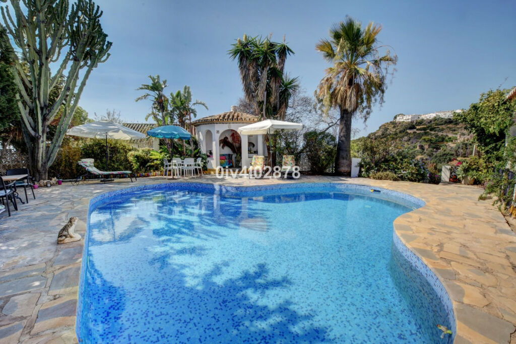 Detached Villa Benalmadena Pueblo Málaga - image 4