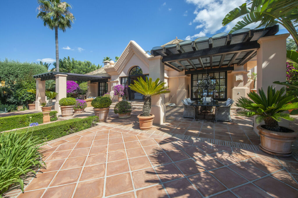 Detached Villa Sierra Blanca Málaga - image 4