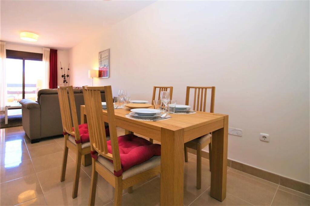 Middle Floor Apartment Estepona Málaga - image 4