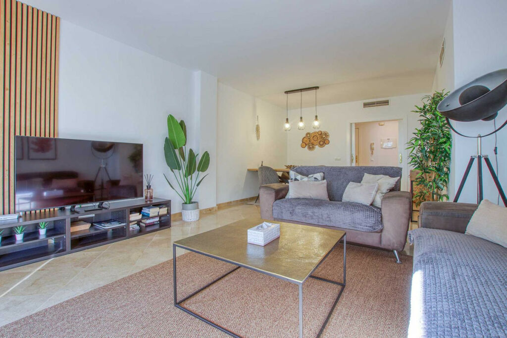 Middle Floor Apartment Calahonda Málaga - image 4