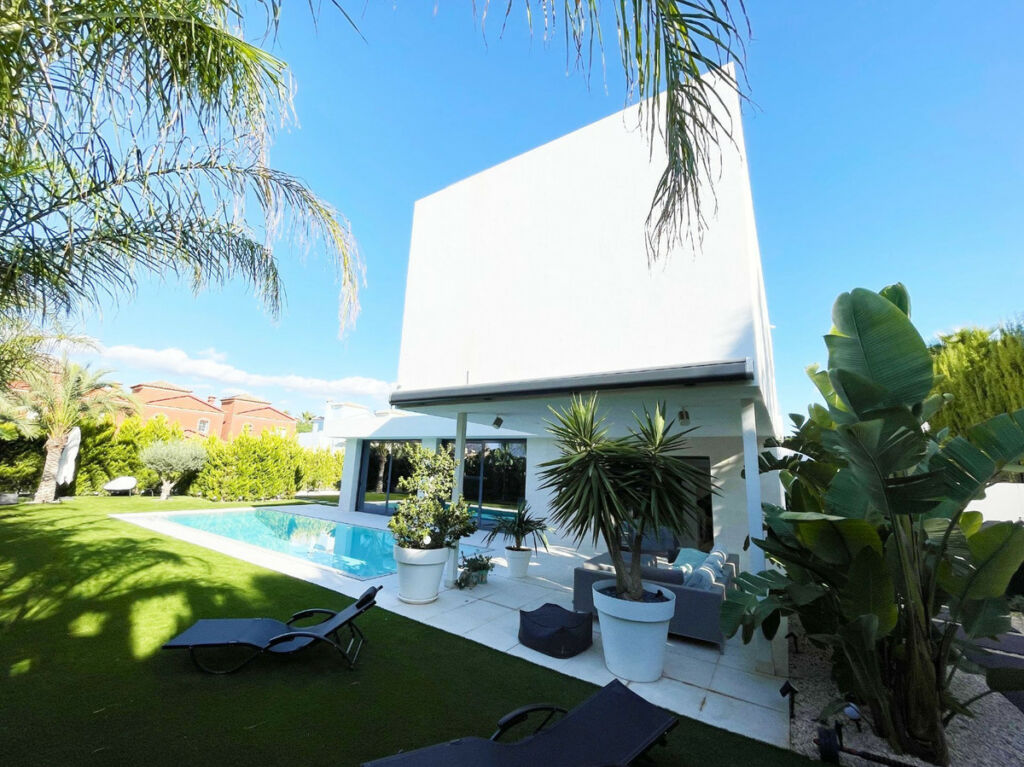 Detached Villa Calpe Alicante - image 4