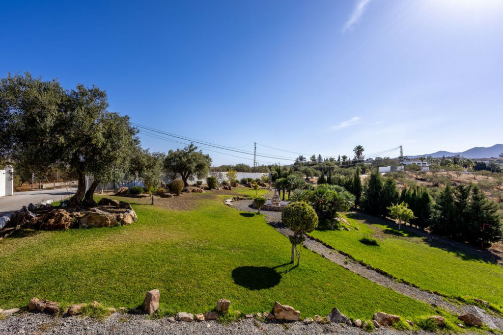 Detached Villa Alhaurín el Grande Málaga - image 4
