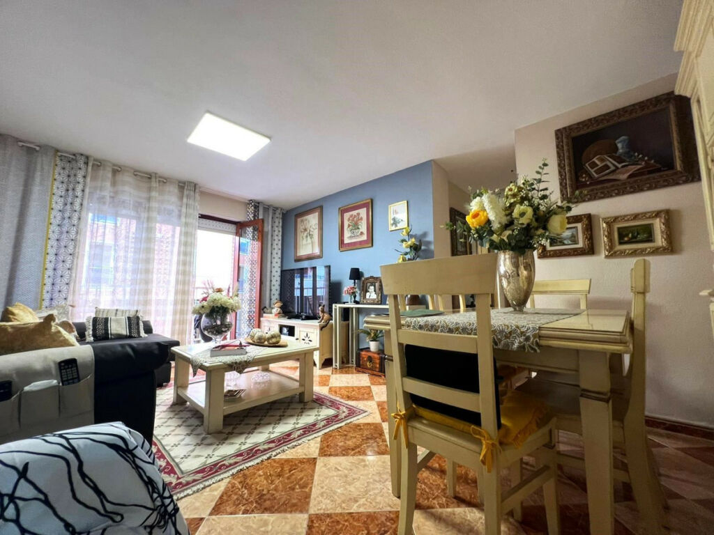 Middle Floor Apartment Torrevieja Alicante - image 4