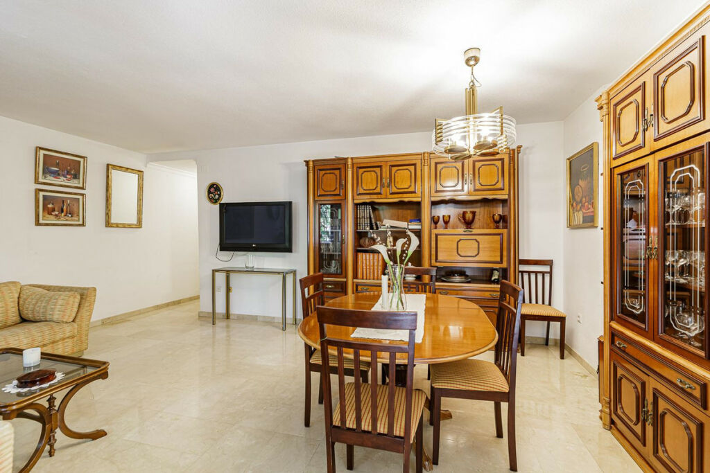 Middle Floor Apartment Marbella Málaga - image 4