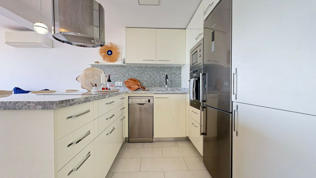 Middle Floor Apartment Marbella Málaga - image 4
