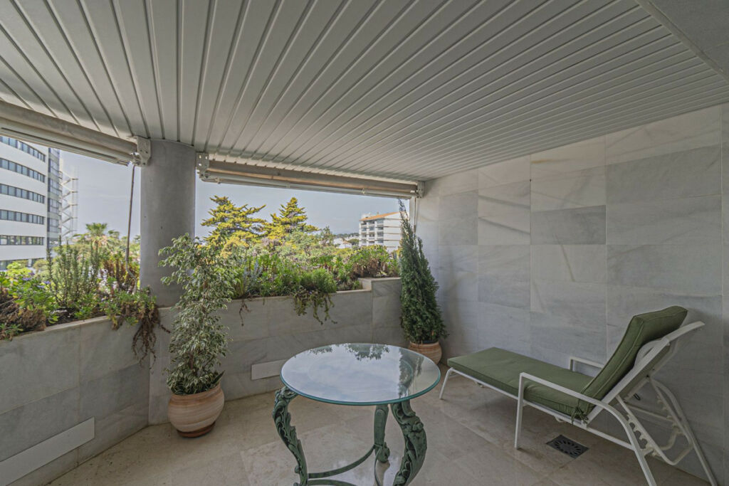 Middle Floor Apartment The Golden Mile Málaga - image 4