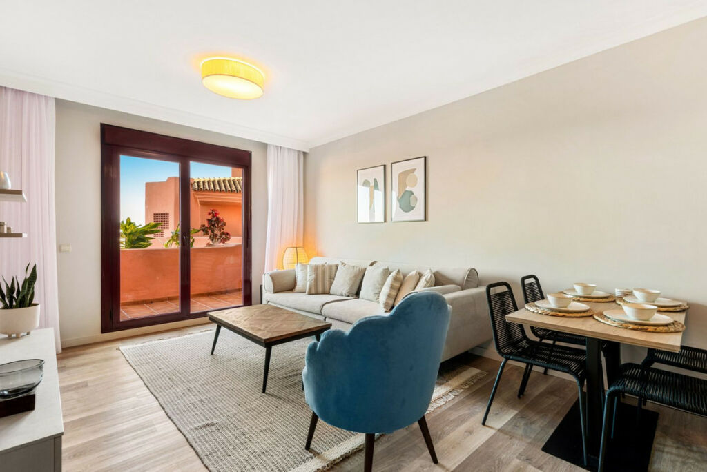 Middle Floor Apartment Benahavís Málaga - image 4