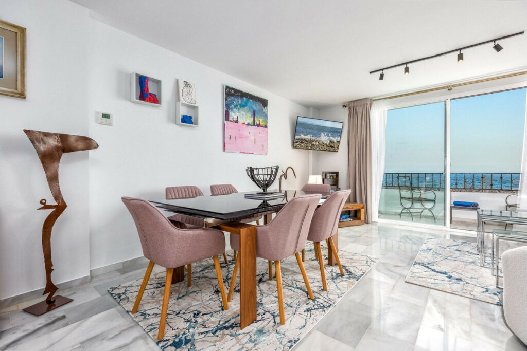 Middle Floor Apartment Puerto Banús Málaga - image 4