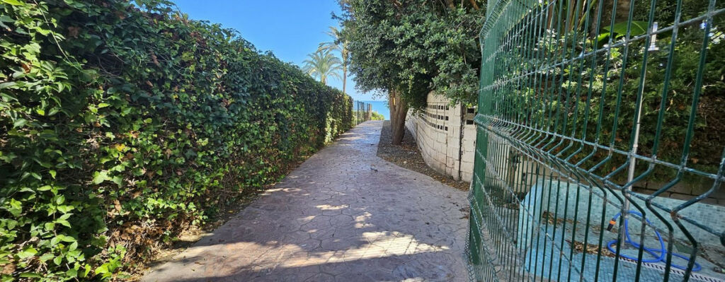 Middle Floor Apartment Estepona Málaga - image 4
