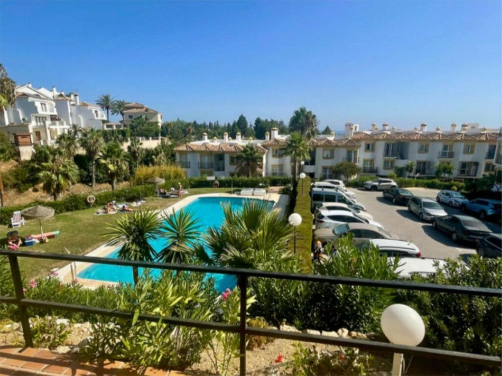 Ground Floor Apartment Calahonda Málaga - image 4