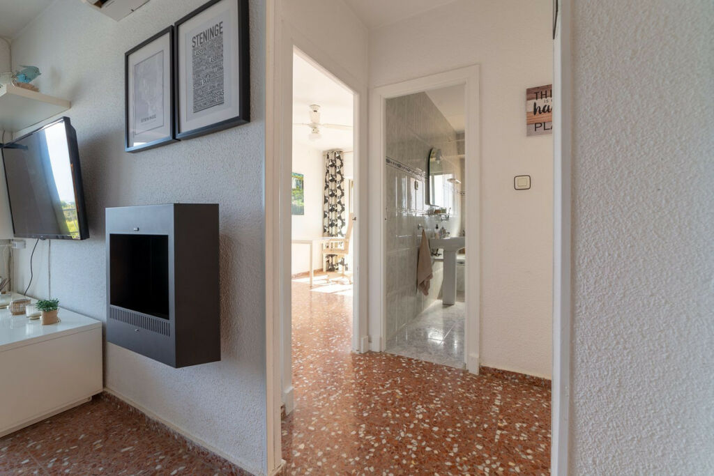 Middle Floor Apartment Punta Prima Alicante - image 4